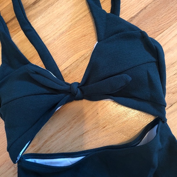 One-piece swimsuit - Picture 9 of 9